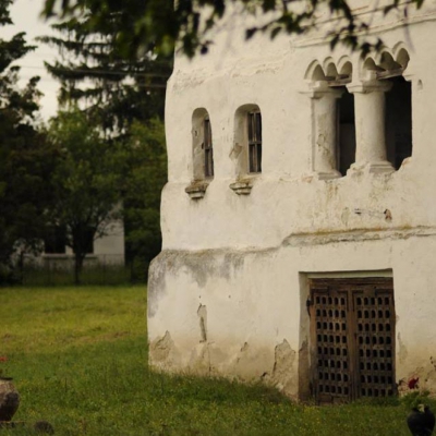 Institutul Naţional al Patrimoniului invită autorităţi locale, instituţii, specialişti şi cetăţeni avizaţi în probleme de patrimoniu să contribuie la revizuirea Listei Indicative a României pentru înscrierea în Lista Patrimoniului Mondial UNESCO